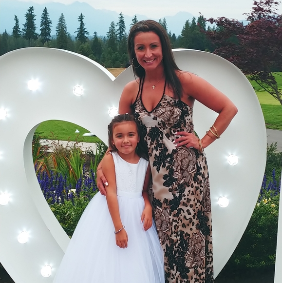 Meet your Posher, Jennifer - Picture 1 of 1